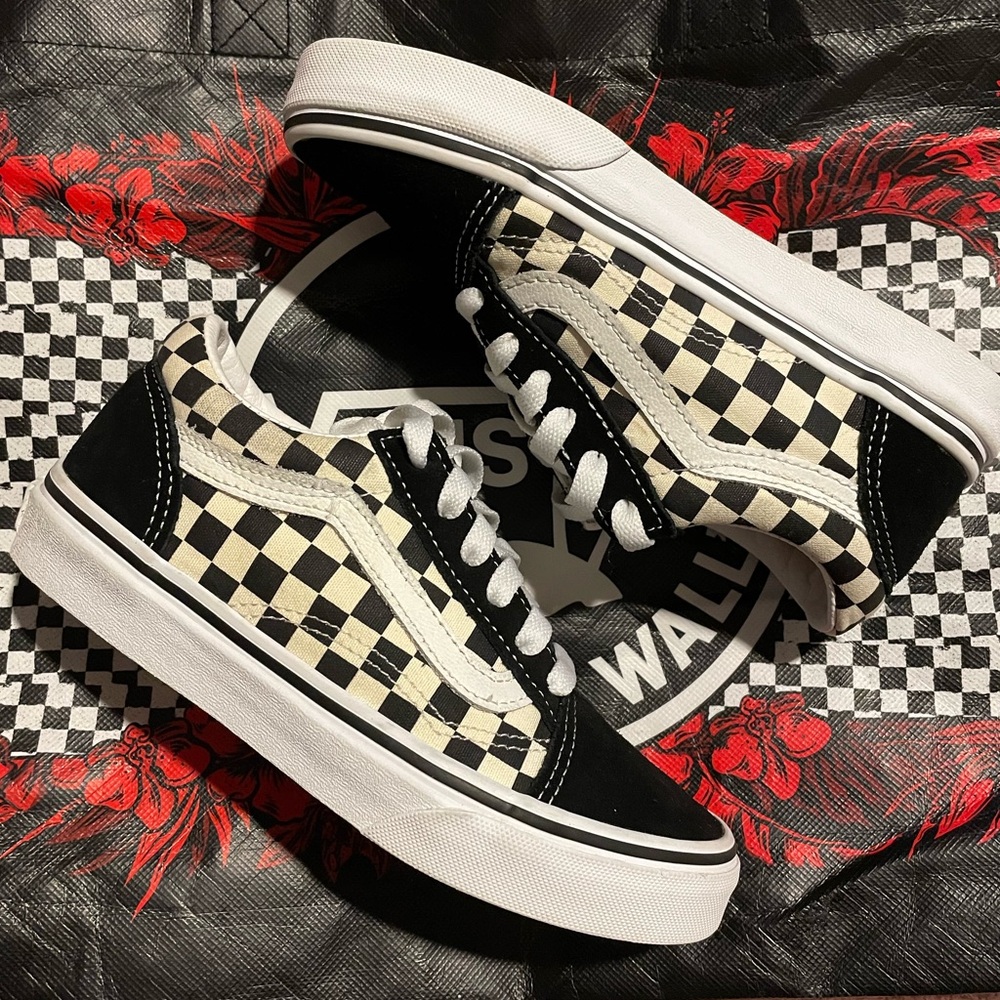 LIKE NEW! VANS OLD SCHOOL CHECKERBOARD CLASSICS